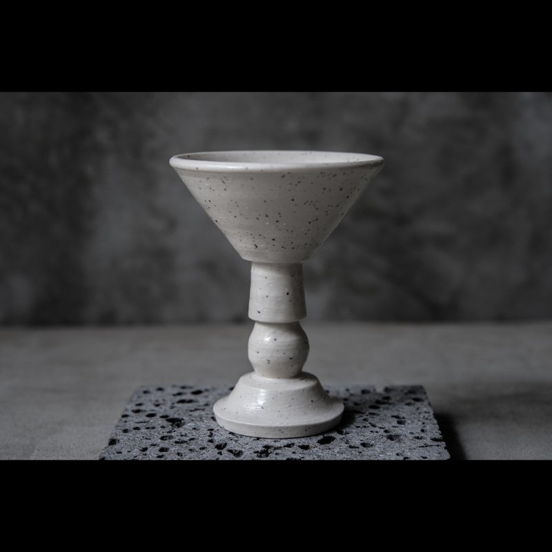 。斑點白陶高腳清酒杯/花皿/置物擺設 - 酒杯/酒器 - 陶 