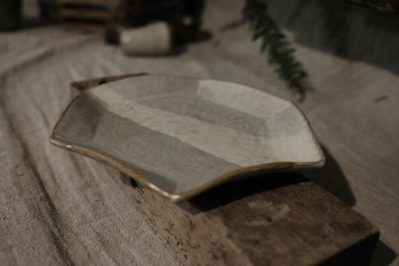 Hexagonal plate l persimmon white - Plates & Trays - Pottery 