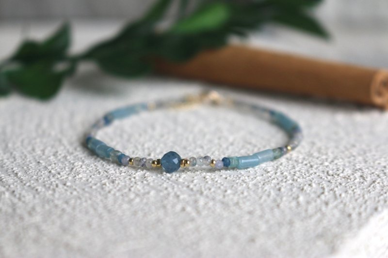 Bracelet aquamarine Stone brings wisdom - healthy baby - - Bracelets - Gemstone Blue