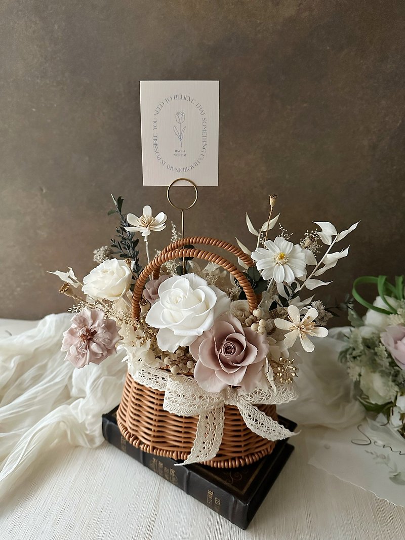 [Opening Flower Gift] Romantic rattan everlasting flower baskets with customizable colors - ช่อดอกไม้แห้ง - พืช/ดอกไม้ หลากหลายสี