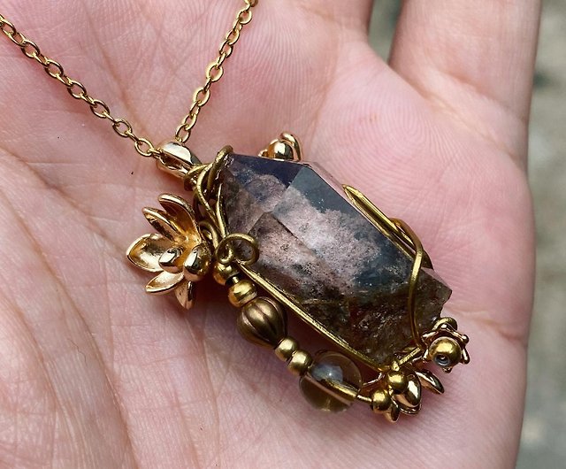Lost And Find】Natural Clear Phantom Quartz necklace - Shop and find - Necklaces - Pinkoi