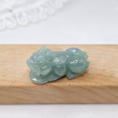 緣圓翡翠 溫潤天空藍手工雕刻貔貅前後孔吊墜 |天然緬甸玉A貨翡翠