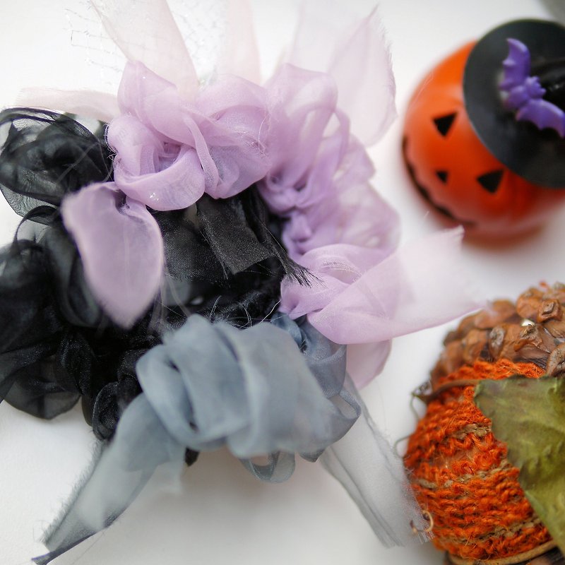 Color bloom knitting Chou - Halloween / Flower ChouChou / Scrunchie -Halloween / Witch - เครื่องประดับผม - ผ้าฝ้าย/ผ้าลินิน สีม่วง
