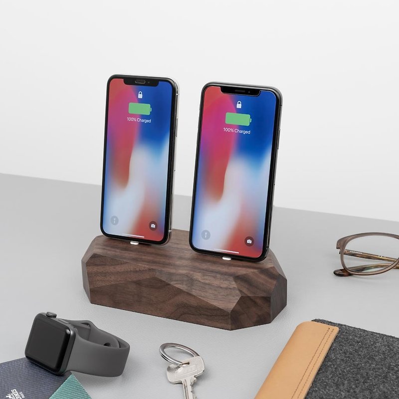 WALNUT DUAL DOCK, iPhone AirPods docking station, two iPhones stand - ที่ชาร์จ - ไม้ สีนำ้ตาล