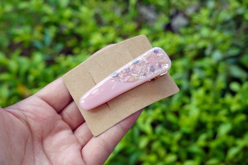 希納莎Schnauzer藝術工坊 【清晨粉露】 手工滴膠髮夾