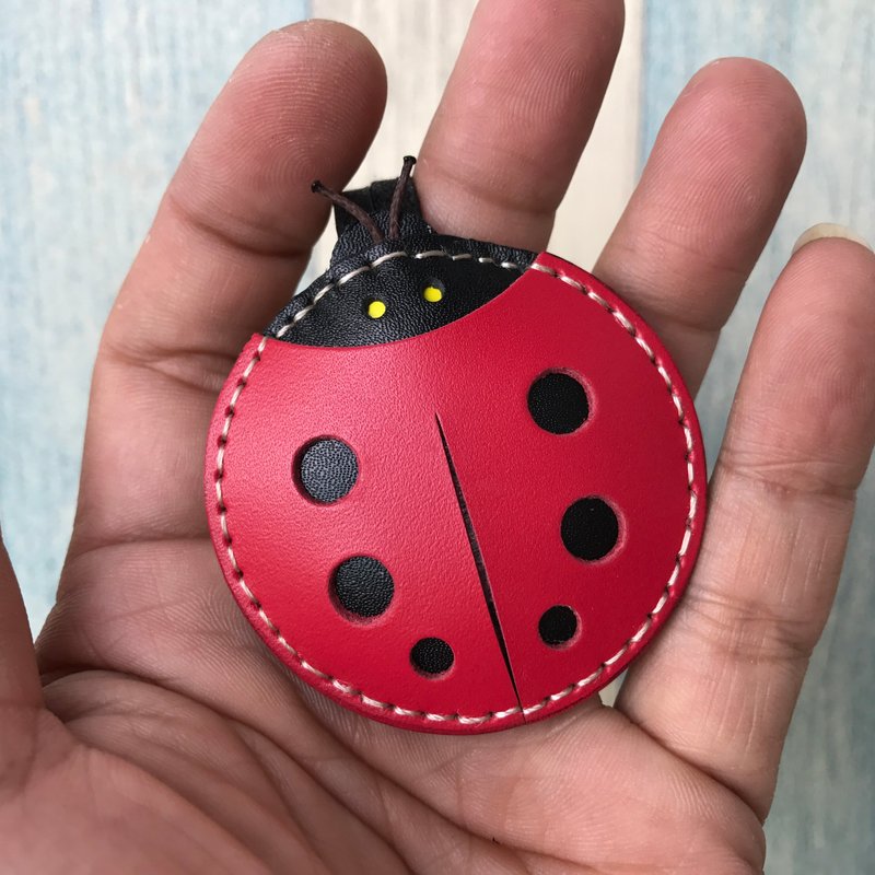 療癒小物 紅色 可愛 瓢蟲 純手工縫製 皮革 吊飾 小尺寸 - 鑰匙圈/鑰匙包 - 真皮 紅色