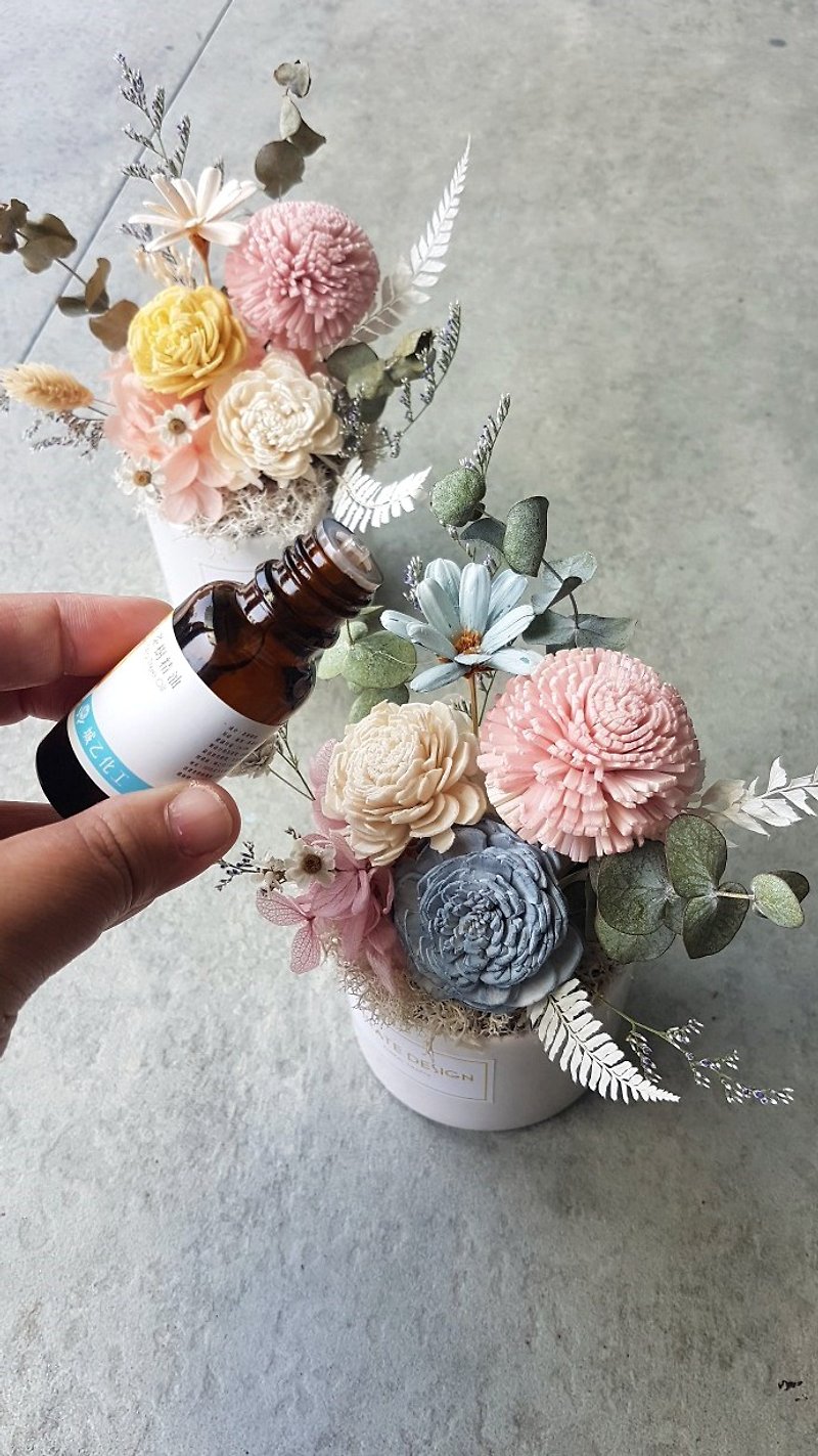 Hai Zang Design | Spring is small and fresh. Fragrance dry potted flower + natural essential oil. - ตกแต่งต้นไม้ - พืช/ดอกไม้ หลากหลายสี