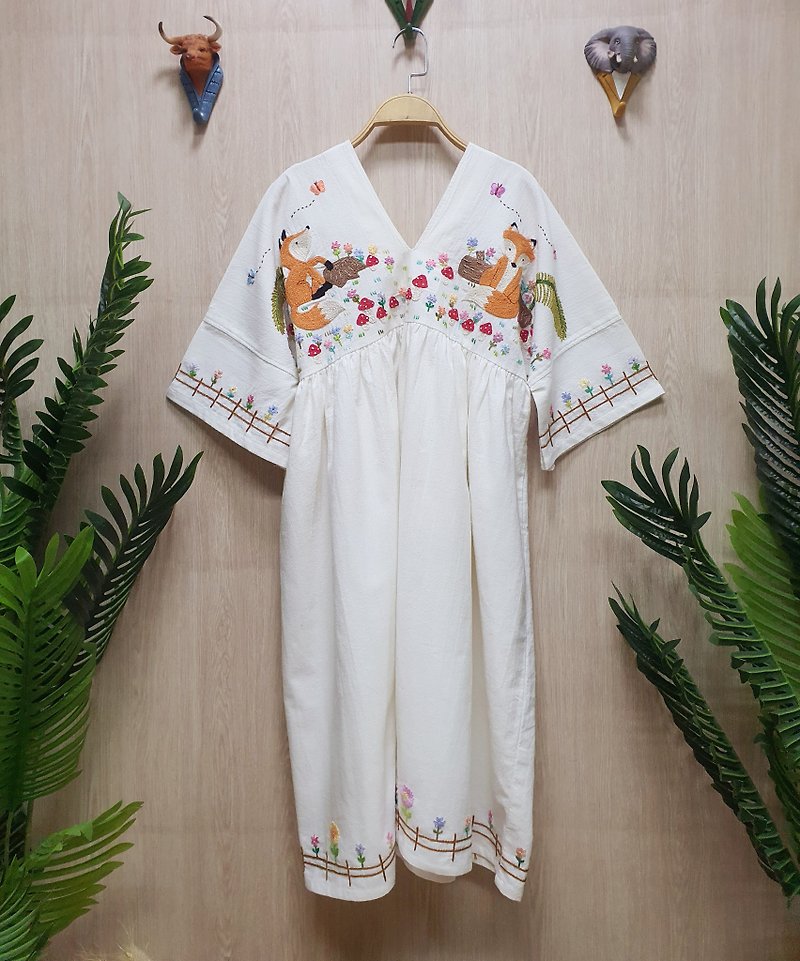 可愛的手工刺繡連衣裙、棉布、狐狸、花朵、蘑菇 - 連身裙 - 繡線 白色