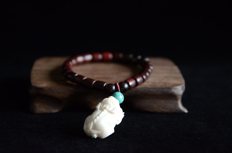 [貔貅] Mammoth ivory carving 貔貅 traditional literary bracelet - สร้อยข้อมือ - เครื่องประดับพลอย ขาว