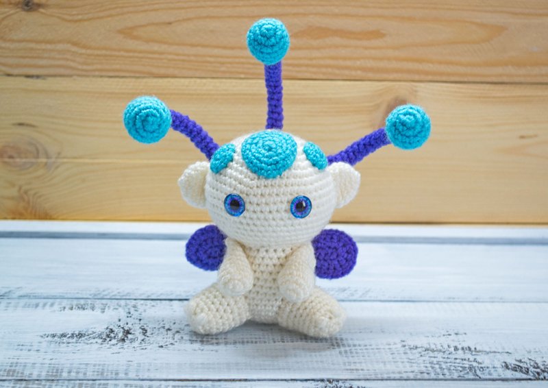 Cute alien plush crochet animal amigurumi, stuffed alien toy fantasy creature - 公仔模型 - 壓克力 白色