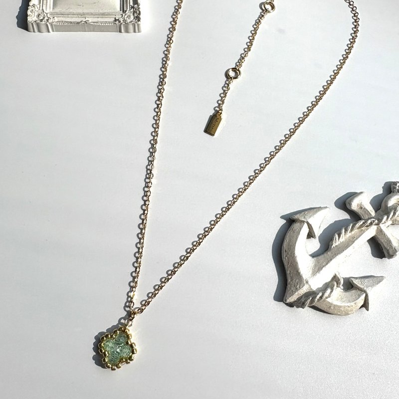 Clover Necklace Mini Simple Dainty Elegant Minimalism Flower Floral Tiny Timeles - 項鍊 - 玻璃 綠色