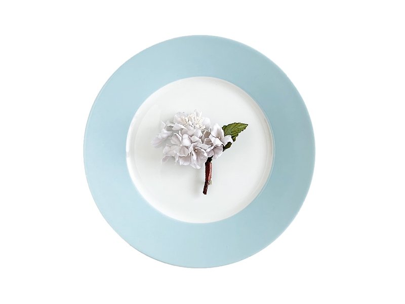 Corsage: branchhead of hydrangea white - เข็มกลัด/ข้อมือดอกไม้ - ผ้าฝ้าย/ผ้าลินิน ขาว
