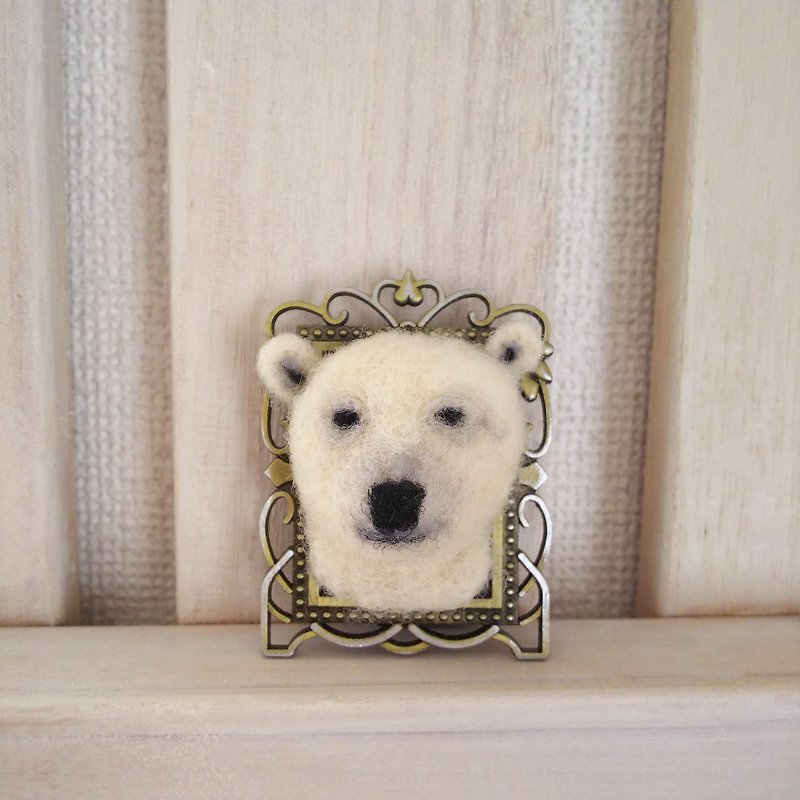Inadvertently polar bear from forehead - Items for Display - Wool White