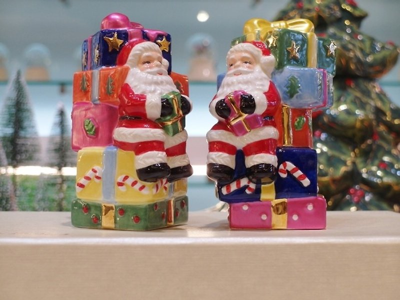 Santa Claus Pepper Salt Shaker Christmas Gift Exchange Gift Christmas bauble - Items for Display - Pottery 
