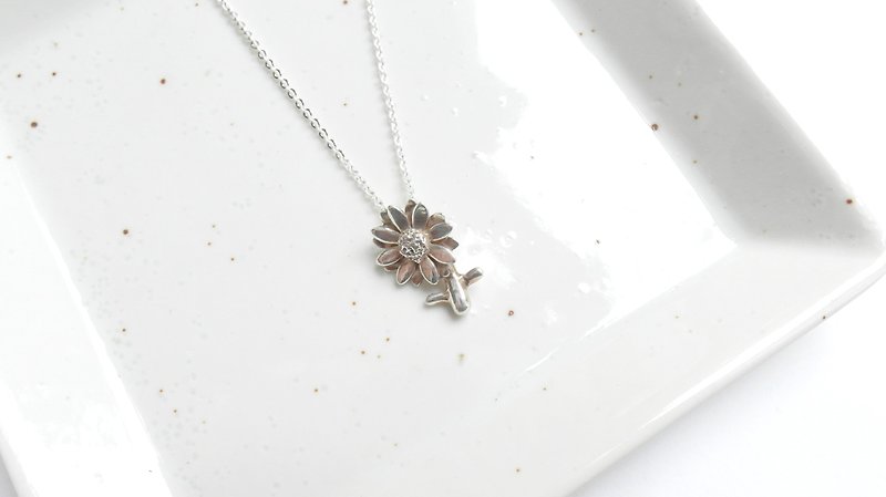 Feel the floral silver necklace - สร้อยคอ - โลหะ สีเงิน