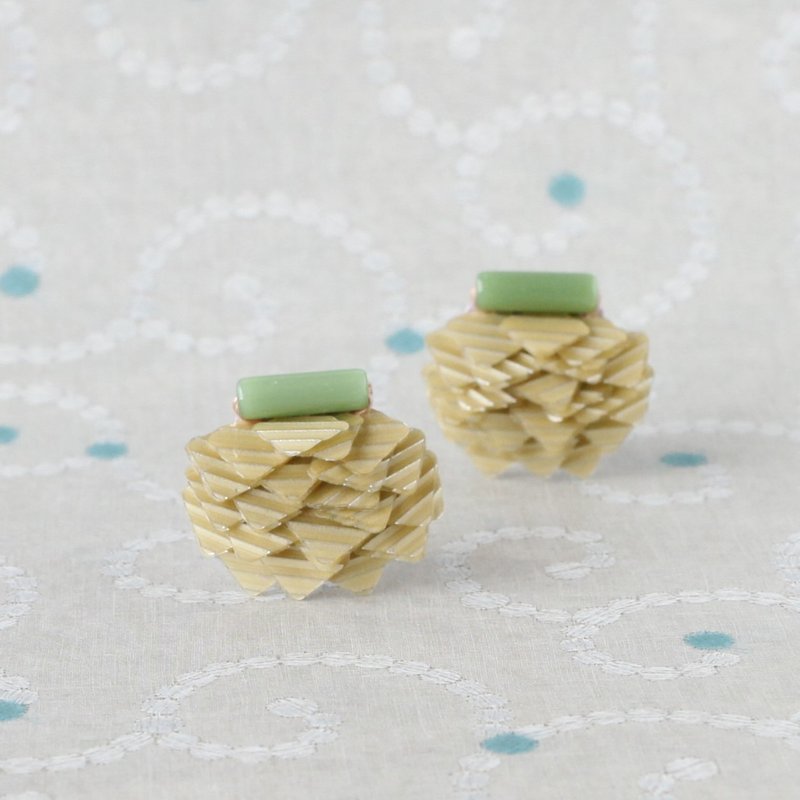 Soft Gold*【Lion】 - Earrings & Clip-ons - Other Materials Yellow