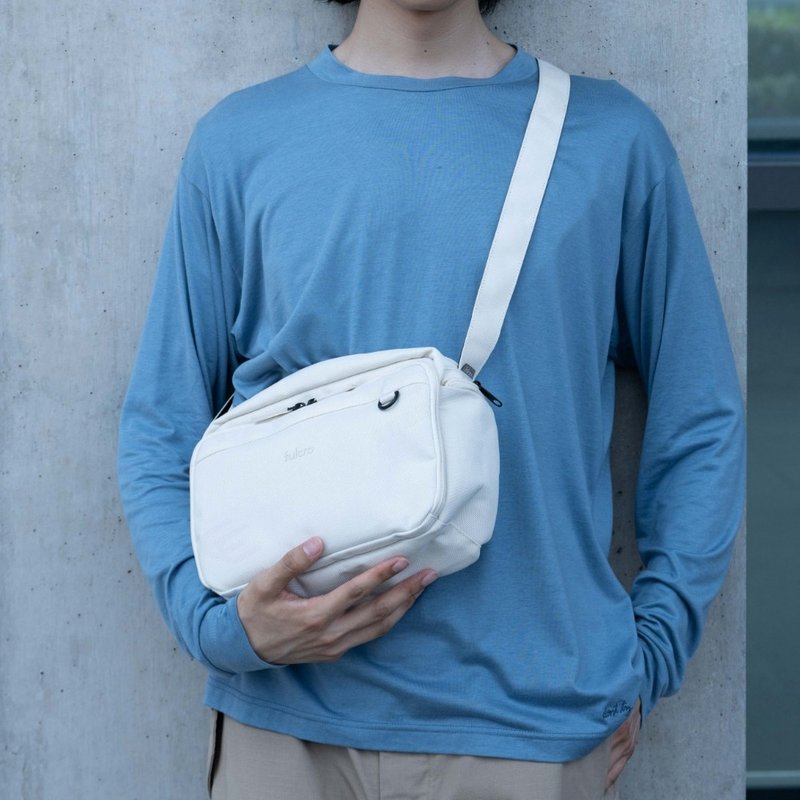 【fulcro】Explorer系列-簡約隨身側背包(GADGET reporter)(多色) - 後背包/背包/書包 - 聚酯纖維 白色