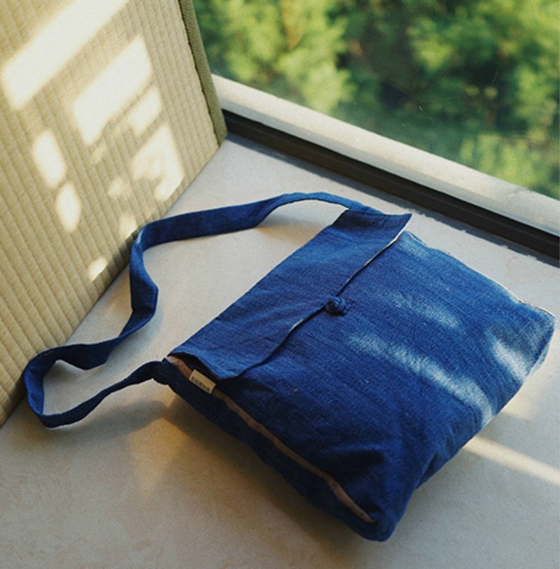 Blue Ant Tubu / Gray Hand Weaving Ideal Country Study Reclining Backpack Shoulder Bag Tote Bag - กระเป๋าแมสเซนเจอร์ - ผ้าฝ้าย/ผ้าลินิน สีน้ำเงิน