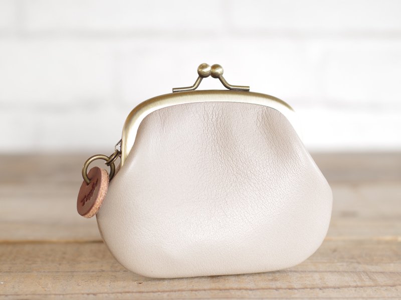 Kiss lock bag coin case gray beige - กระเป๋าใส่เหรียญ - หนังแท้ สีเทา