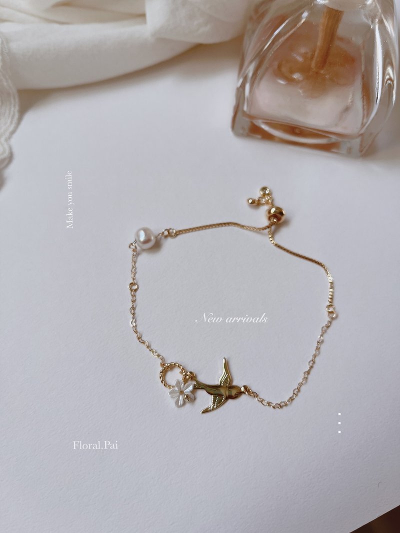 Handmade/Happy Flower and Swallow Bracelet - สร้อยข้อมือ - โลหะ 