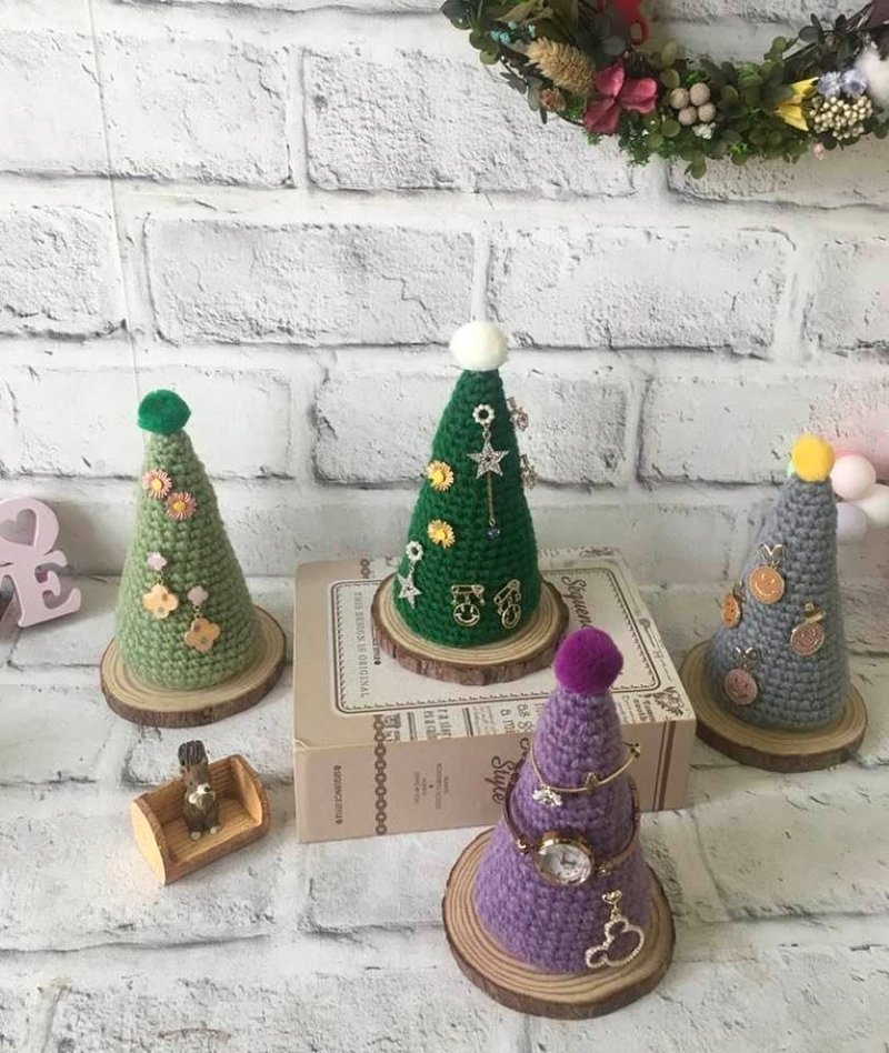 Handmade woven Christmas tree/ornament stand - ของวางตกแต่ง - ผ้าฝ้าย/ผ้าลินิน 