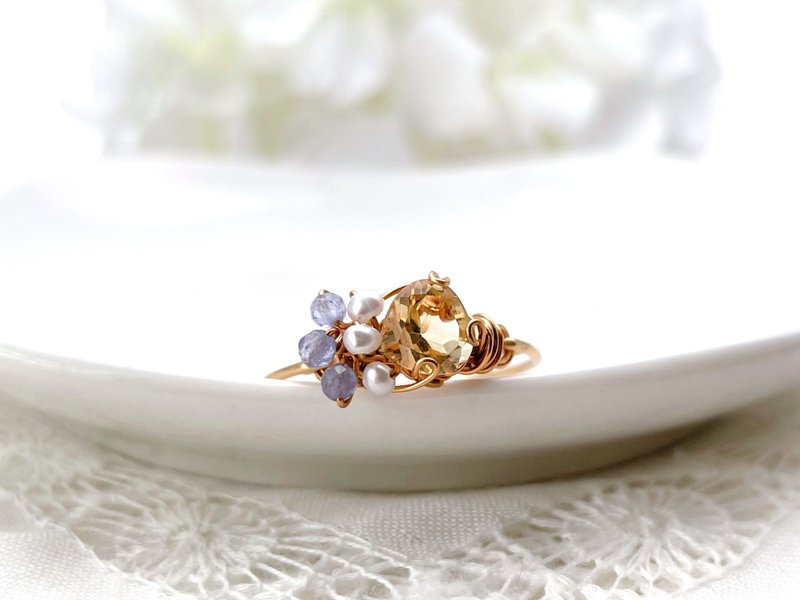 Marie's garden - Citrine, freshwater pearl and tanzanite wire ring - แหวนทั่วไป - เครื่องเพชรพลอย สีเหลือง