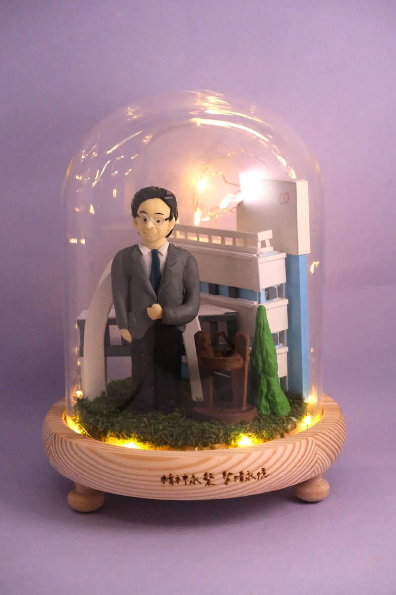 A small gift to commemorate your retirement. It has LED lighting effects and can be customized with a name. Customized character modeling with photos is provided. - ของวางตกแต่ง - ดินเหนียว 