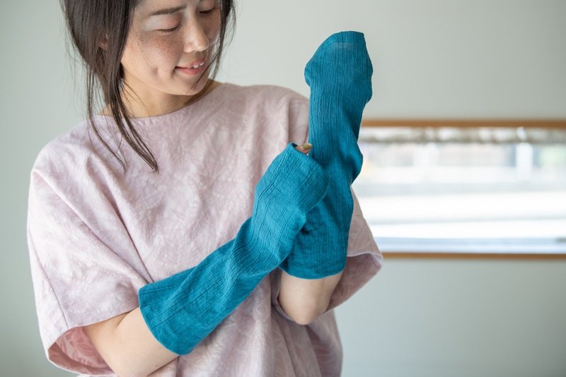 【クチナシの実染め】Organic Cotton 楊柳生地の日除けアームカバー - 其他 - 棉．麻 藍色
