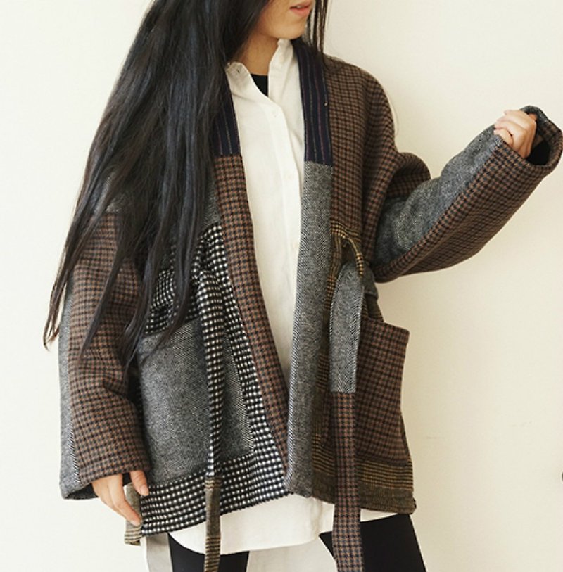 Wool material winter thick coat neutral Japanese and windy cloth patchwork belt fur coat Kimono - เสื้อแจ็คเก็ต - ขนแกะ สีกากี