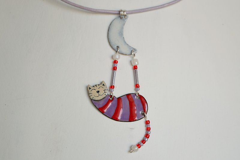 Cat necklace, Enamel necklace, Purple striped cat, Cat jewelry, Cat and moon - สร้อยคอ - วัตถุเคลือบ สีม่วง