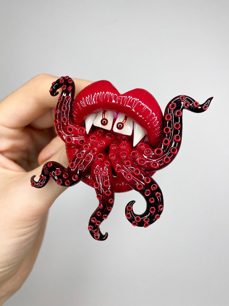 Brooch. Red lips with tentacles. - 心口針/胸針 - 黏土 