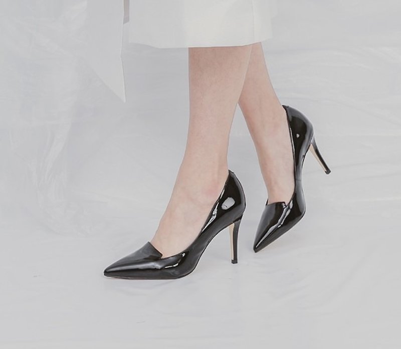 Minimalist small V fork tip leather fine high heels black mirror - High Heels - Genuine Leather Black