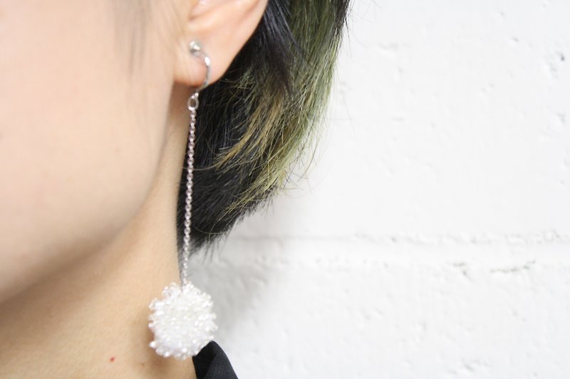 刺繍ピアス - 耳環/耳夾 - 其他材質 白色