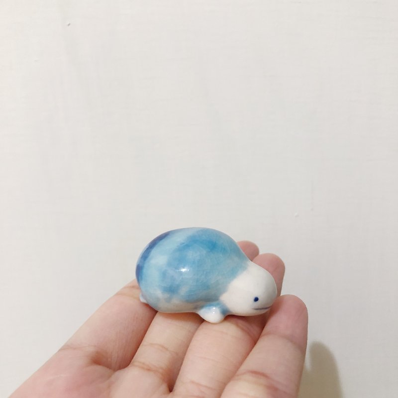 Wednesday水族館 海浪龜 - 擺飾/家飾品 - 瓷 藍色