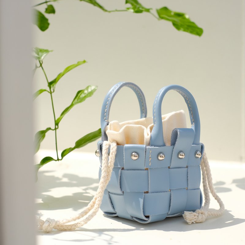 Blue mini woven bag chain bag children's bag small waste bag genuine leather handmade bag - กระเป๋าแมสเซนเจอร์ - หนังแท้ สีน้ำเงิน