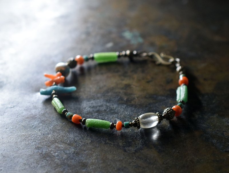 Jadeite Roman glass, antique Bohemian beads, brass beads, excavated beads, Tibetan coral turquoise bracelet - สร้อยข้อมือ - แก้ว สีเขียว