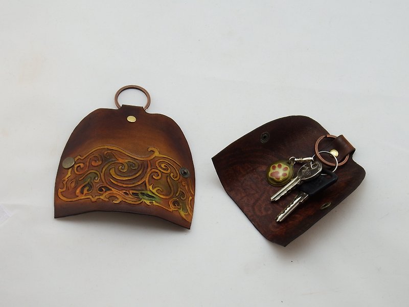 Open happy simple hand-made vegetable tanned leather key case auspicious map - ที่ห้อยกุญแจ - หนังแท้ สีนำ้ตาล