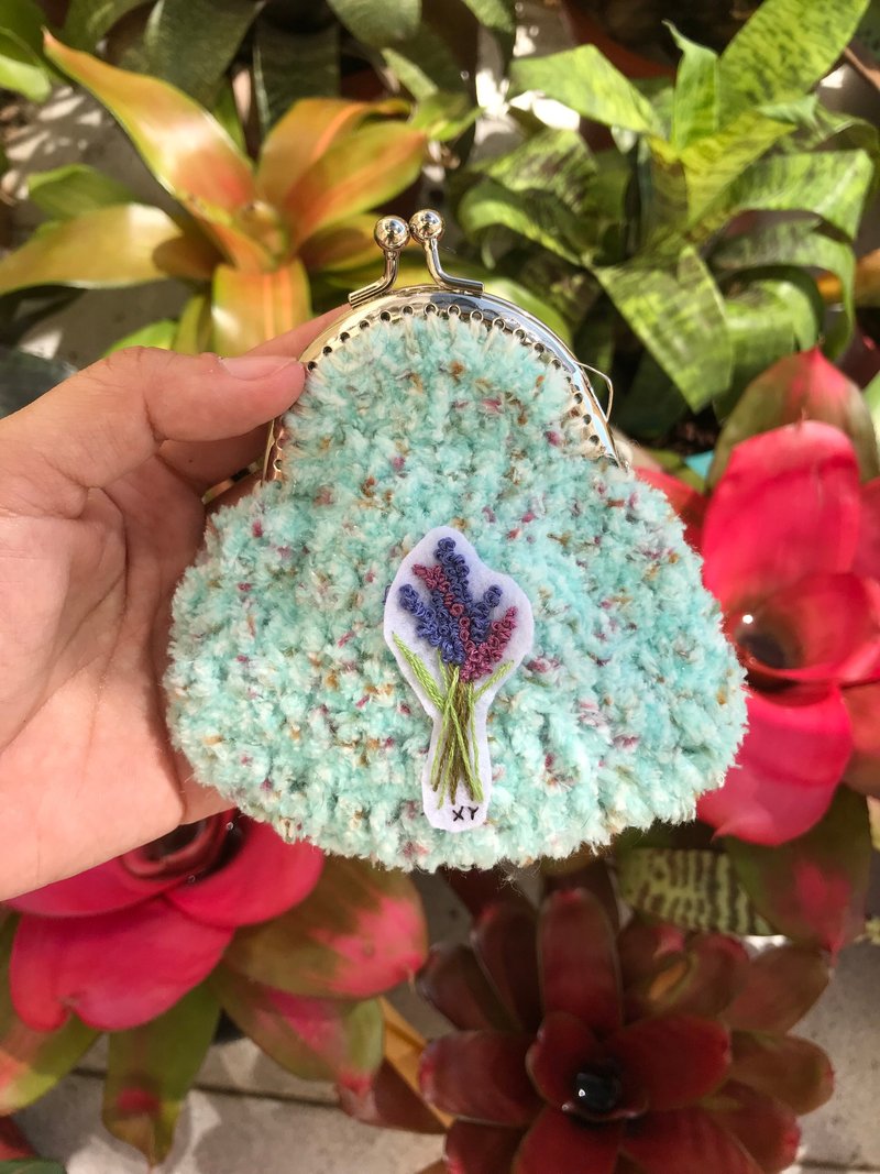 Wednesday 純手工編織刺繡典雅薰衣草綿綿口金包 - 零錢包/小錢包 - 其他材質 藍色
