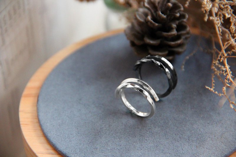 Silver rectangular wire twisted double loop ring - แหวนคู่ - เงินแท้ สีเงิน