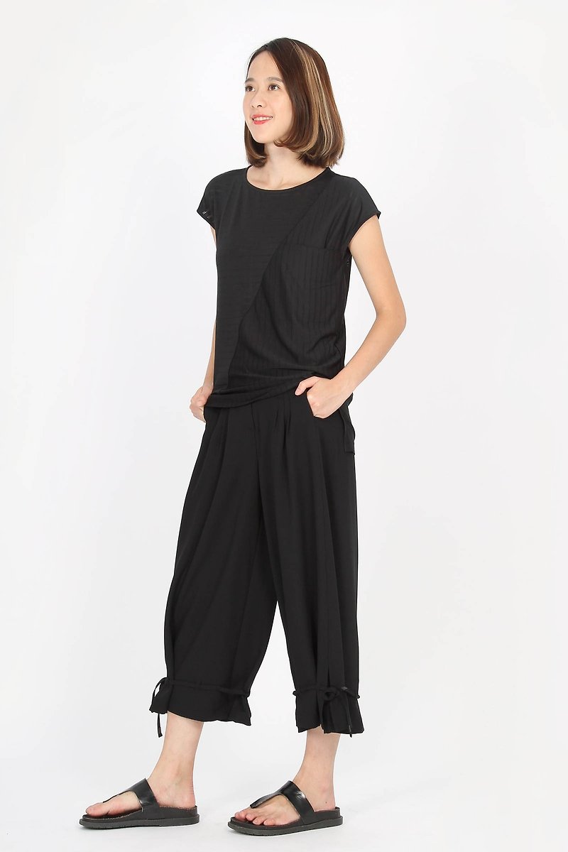 Stripe Panel Pocket Shirt - Black - เสื้อยืดผู้หญิง - เส้นใยสังเคราะห์ สีดำ