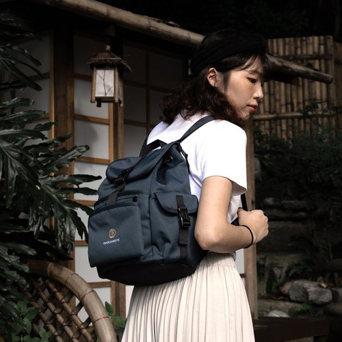 Dude ＆ Bestie 旅遊 輕便 單扣索繩 防潑水 後揹包 書包 女生 - 灰色