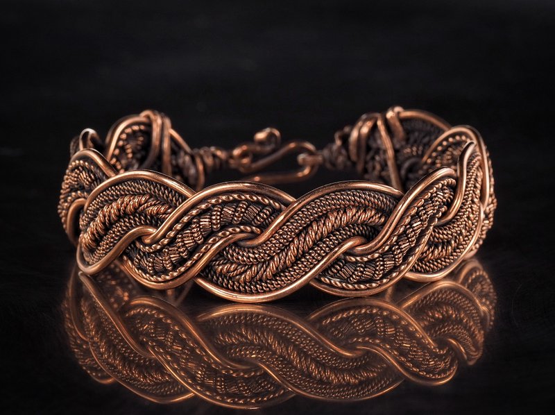 Handmade copper bracelet Unique wire wrapped metal bangle Antique style jewelry - 手鍊/手環 - 銅/黃銅 金色