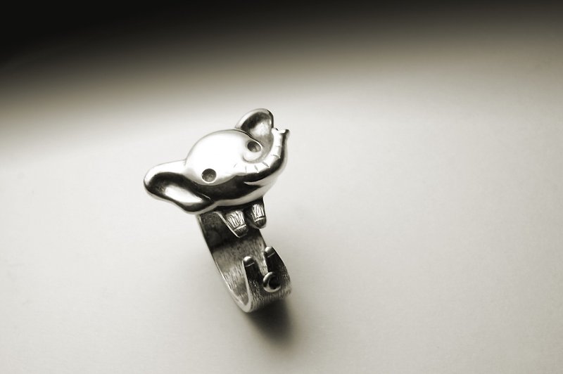 Cute baby elephant Silver ring - แหวนทั่วไป - โลหะ สีเงิน