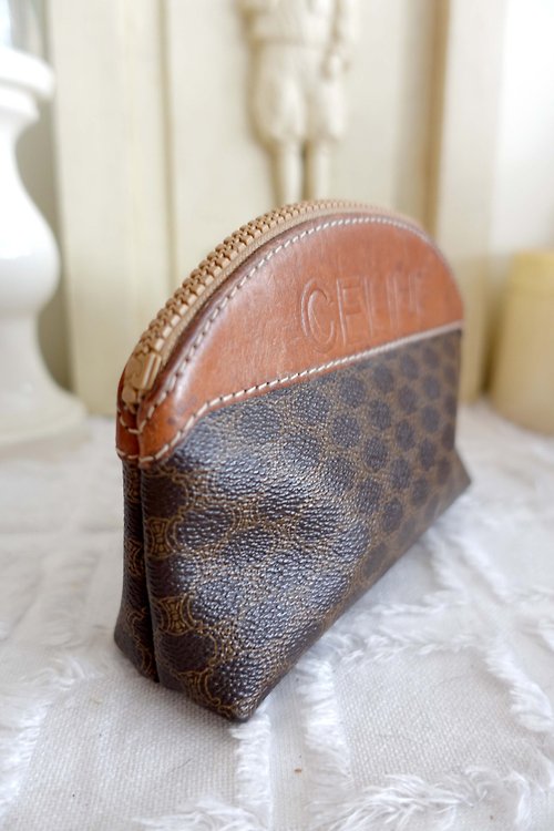 Old French luxury brand CELINE embossed leather with PU pattern coin purse  hand grip - Shop Mr.Travel Genius Antique shop Coin Purses - Pinkoi