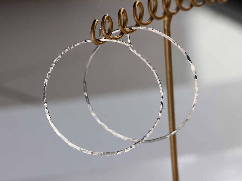 SV 935 (Argentium) - texture shine hoop pierced earrings Impossible Rear Earbal - ต่างหู - เครื่องเพชรพลอย สีเงิน