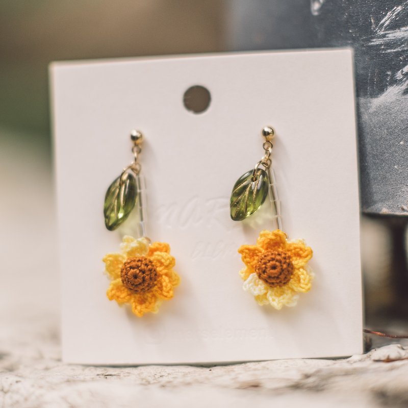 Thin grain sunflower earrings - ต่างหู - งานปัก สีเหลือง