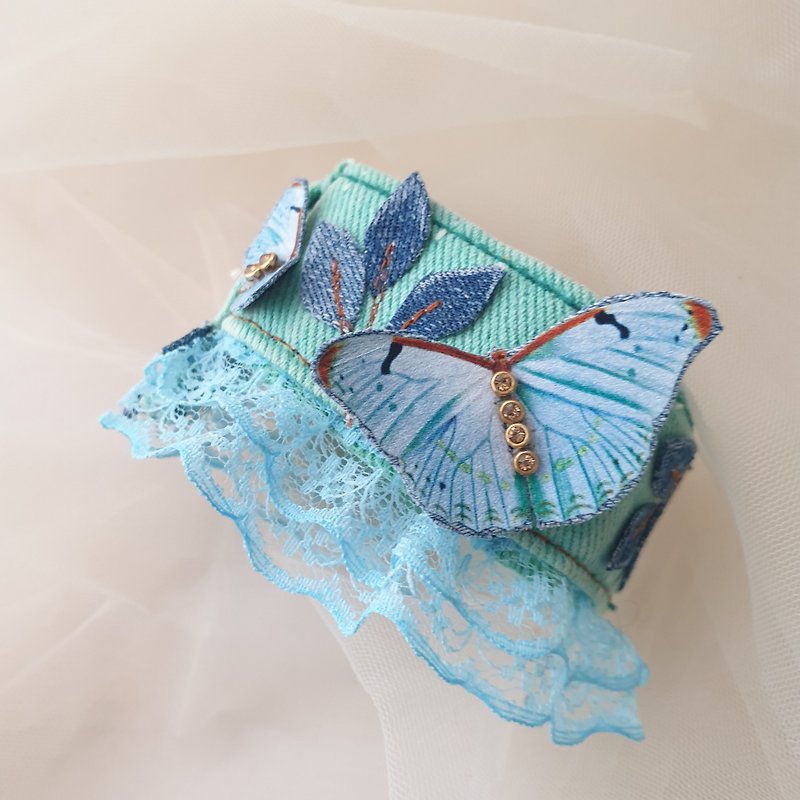 Upcycled Denim Bracelet Butterflies - 手鍊/手鐲 - 其他金屬 藍色