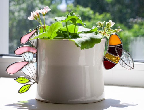蜂の置物。ステンドグラスの植木鉢の装飾 - ショップ