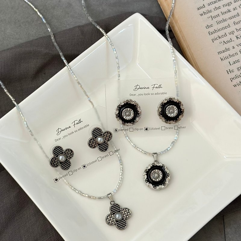 Japanese Rice Bead Button Necklace - สร้อยคอ - เครื่องเพชรพลอย สีดำ