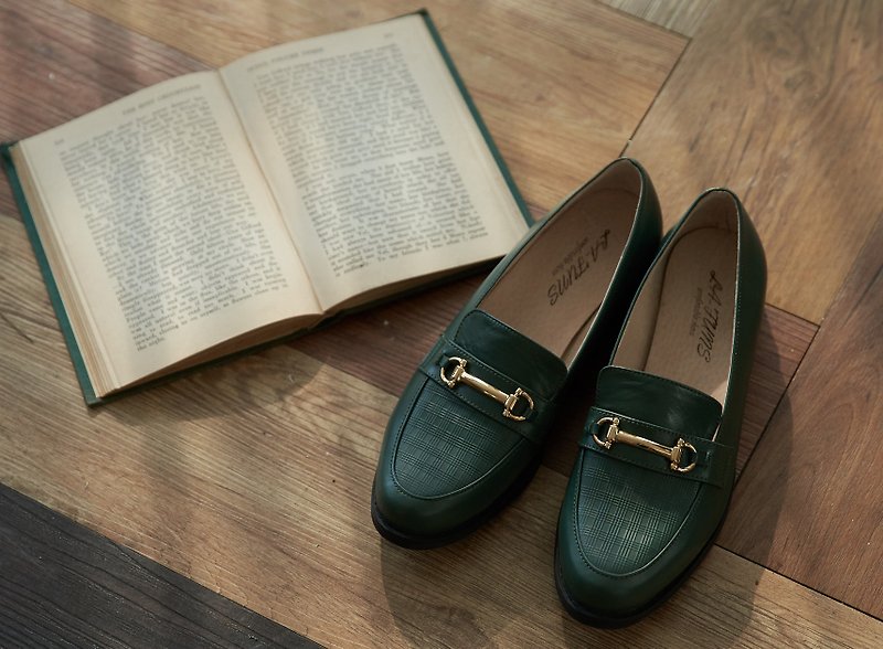【English style】Fashionable gold buckle women's shoes. Peacock green Stone - รองเท้าอ็อกฟอร์ดผู้หญิง - หนังแท้ สีเขียว